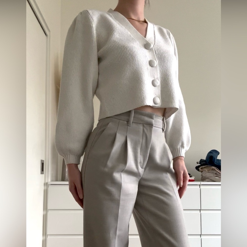 White cardigan Zara, V shape